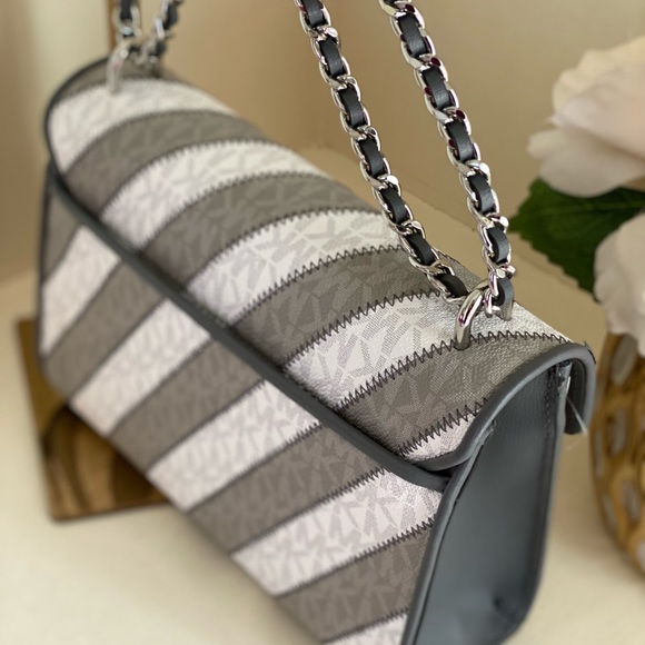 Brand née Micheal kors bah😍 - Picture 9 of 12